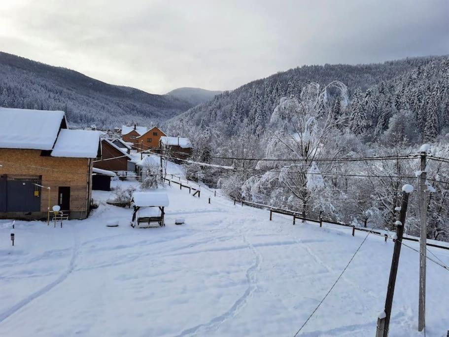 Cottage "Kliverent" Яремче Екстериор снимка